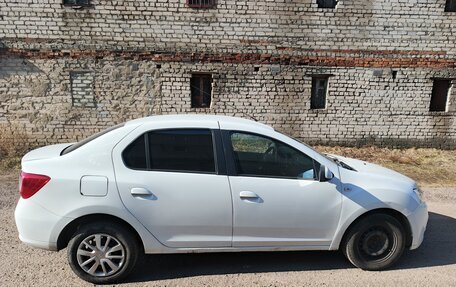Renault Logan II, 2017 год, 345 000 рублей, 3 фотография