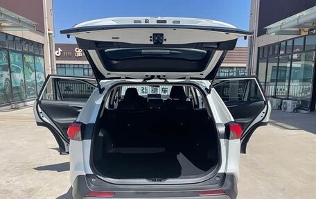 Toyota RAV4, 2021 год, 3 048 030 рублей, 15 фотография