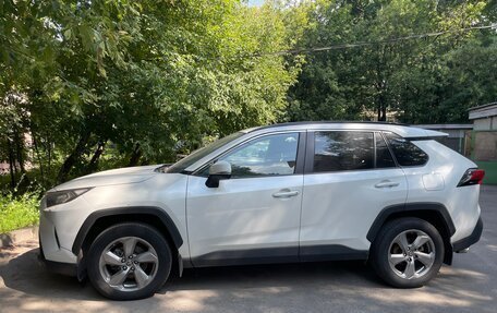 Toyota RAV4, 2021 год, 3 900 000 рублей, 3 фотография