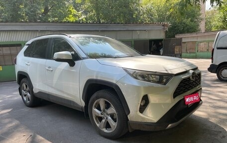 Toyota RAV4, 2021 год, 3 900 000 рублей, 8 фотография