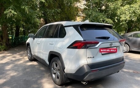 Toyota RAV4, 2021 год, 3 900 000 рублей, 4 фотография