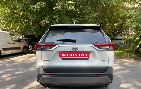 Toyota RAV4, 2021 год, 3 900 000 рублей, 5 фотография