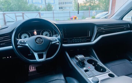 Volkswagen Touareg III, 2018 год, 4 600 000 рублей, 10 фотография