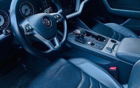 Volkswagen Touareg III, 2018 год, 4 600 000 рублей, 9 фотография