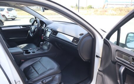 Volkswagen Touareg III, 2011 год, 1 780 000 рублей, 13 фотография