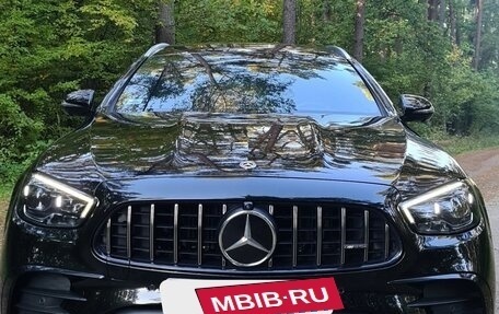 Mercedes-Benz E-Класс AMG, 2022 год, 5 890 900 рублей, 2 фотография
