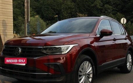 Volkswagen Tiguan II, 2021 год, 3 300 000 рублей, 2 фотография