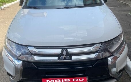 Mitsubishi Outlander III рестайлинг 3, 2017 год, 2 000 000 рублей, 4 фотография