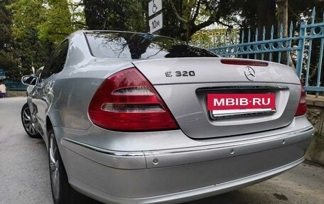 Mercedes-Benz E-Класс, 2004 год, 1 040 000 рублей, 3 фотография