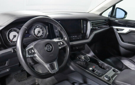 Volkswagen Touareg III, 2019 год, 4 380 000 рублей, 14 фотография