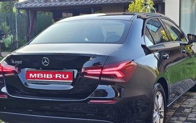 Mercedes-Benz A-Класс, 2019 год, 2 250 000 рублей, 1 фотография