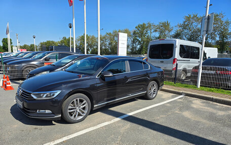 Volkswagen Passat B8 рестайлинг, 2017 год, 1 900 000 рублей, 2 фотография