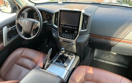 Toyota Land Cruiser 200, 2016 год, 5 950 000 рублей, 21 фотография