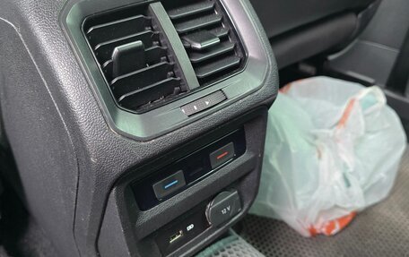 Volkswagen Tiguan II, 2019 год, 2 500 000 рублей, 9 фотография