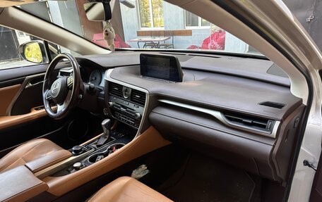 Lexus RX IV рестайлинг, 2017 год, 3 600 000 рублей, 7 фотография