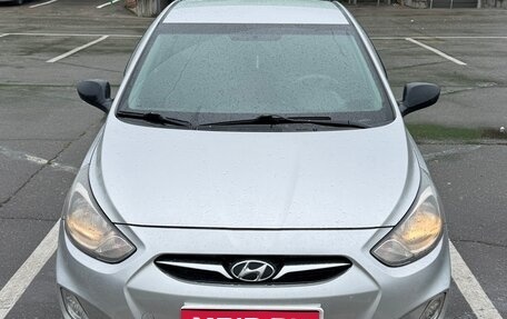 Hyundai Solaris II рестайлинг, 2013 год, 620 000 рублей, 1 фотография