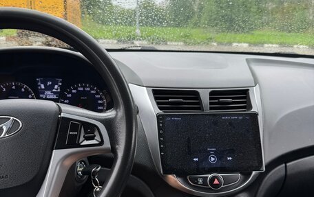 Hyundai Solaris II рестайлинг, 2013 год, 620 000 рублей, 9 фотография