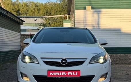 Opel Astra J, 2010 год, 830 000 рублей, 1 фотография
