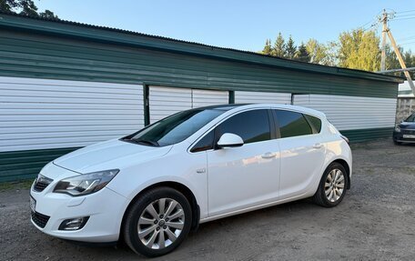 Opel Astra J, 2010 год, 830 000 рублей, 2 фотография
