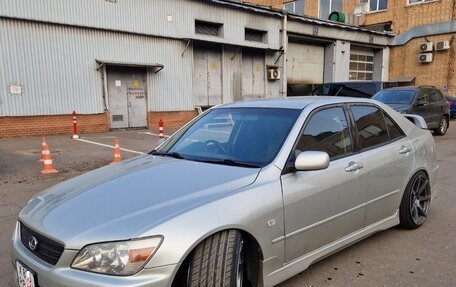 Toyota Altezza, 2000 год, 1 080 000 рублей, 2 фотография