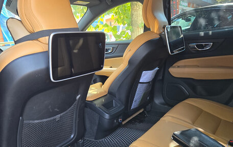 Volvo V60 Cross Country II, 2019 год, 2 950 000 рублей, 7 фотография
