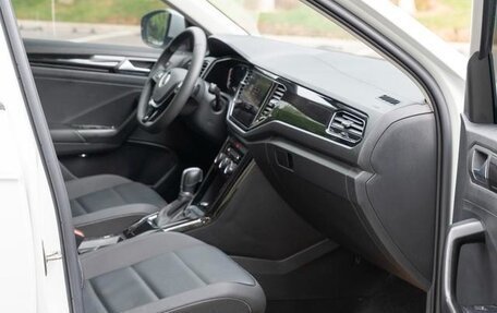 Volkswagen T-Roc I, 2022 год, 1 350 000 рублей, 10 фотография