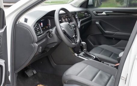 Volkswagen T-Roc I, 2022 год, 1 350 000 рублей, 9 фотография