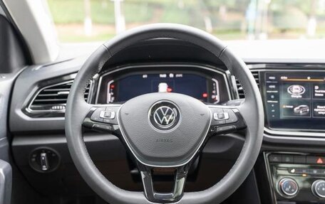 Volkswagen T-Roc I, 2022 год, 1 350 000 рублей, 11 фотография