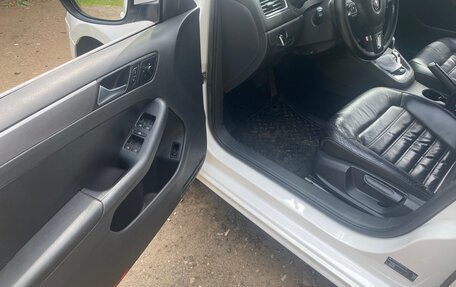 Volkswagen Jetta VI, 2011 год, 985 000 рублей, 3 фотография