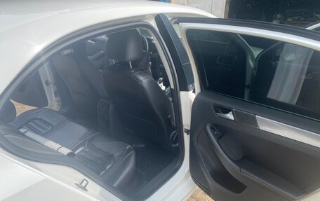 Volkswagen Jetta VI, 2011 год, 985 000 рублей, 11 фотография