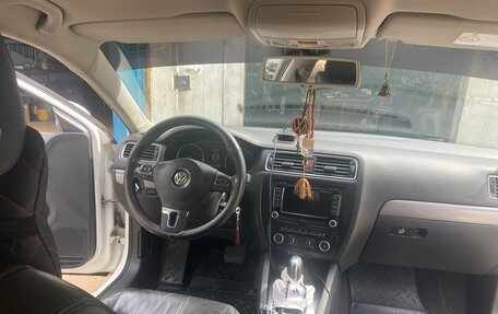 Volkswagen Jetta VI, 2011 год, 985 000 рублей, 10 фотография