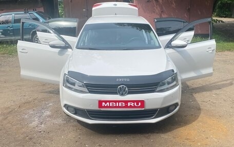 Volkswagen Jetta VI, 2011 год, 985 000 рублей, 14 фотография