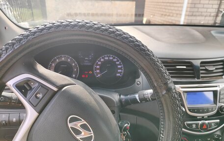 Hyundai Solaris II рестайлинг, 2011 год, 540 000 рублей, 10 фотография