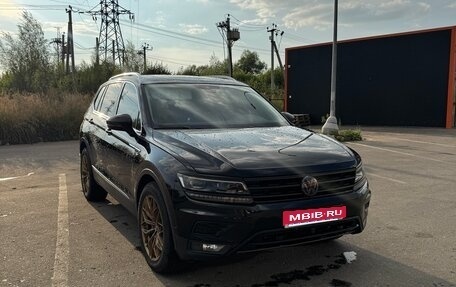Volkswagen Tiguan II, 2018 год, 2 900 000 рублей, 1 фотография