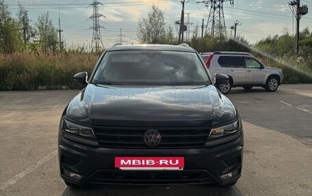 Volkswagen Tiguan II, 2018 год, 2 900 000 рублей, 2 фотография