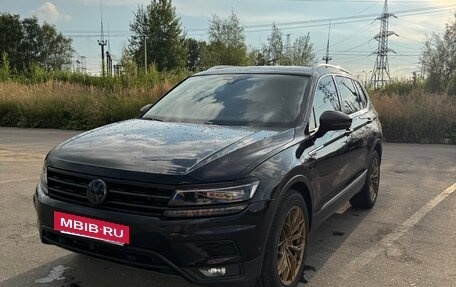 Volkswagen Tiguan II, 2018 год, 2 900 000 рублей, 3 фотография