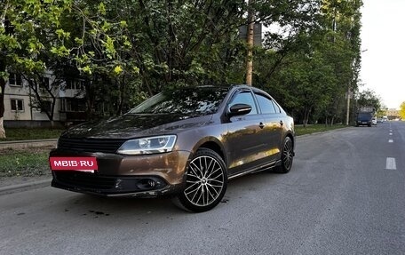 Volkswagen Jetta VI, 2013 год, 858 000 рублей, 2 фотография