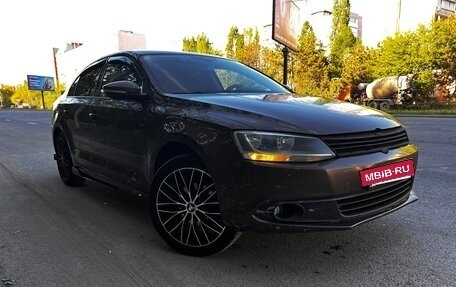 Volkswagen Jetta VI, 2013 год, 858 000 рублей, 4 фотография