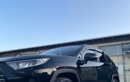 Toyota RAV4, 2021 год, 2 980 000 рублей, 4 фотография
