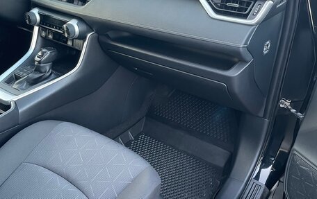 Toyota RAV4, 2021 год, 2 980 000 рублей, 21 фотография