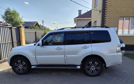 Mitsubishi Pajero IV, 2014 год, 2 550 000 рублей, 2 фотография