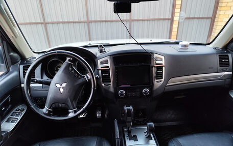 Mitsubishi Pajero IV, 2014 год, 2 550 000 рублей, 9 фотография
