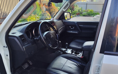 Mitsubishi Pajero IV, 2014 год, 2 550 000 рублей, 5 фотография