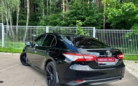 Toyota Camry, 2021 год, 3 200 000 рублей, 4 фотография