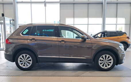 Volkswagen Tiguan II, 2018 год, 2 393 000 рублей, 5 фотография