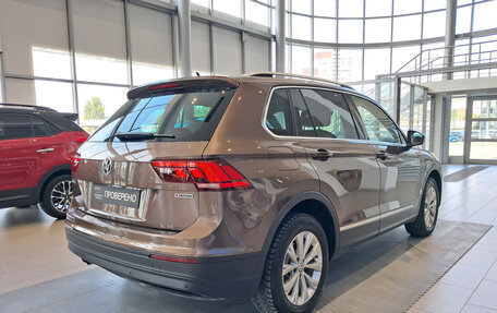 Volkswagen Tiguan II, 2018 год, 2 393 000 рублей, 6 фотография