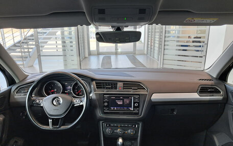 Volkswagen Tiguan II, 2018 год, 2 393 000 рублей, 17 фотография