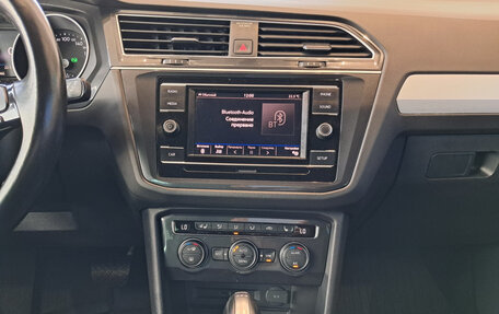 Volkswagen Tiguan II, 2018 год, 2 393 000 рублей, 18 фотография