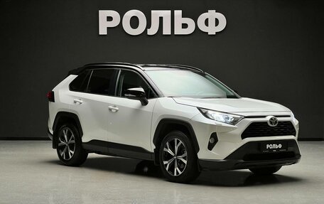Toyota RAV4, 2021 год, 3 290 000 рублей, 1 фотография