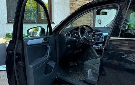 Volkswagen Tiguan II, 2018 год, 2 100 000 рублей, 3 фотография